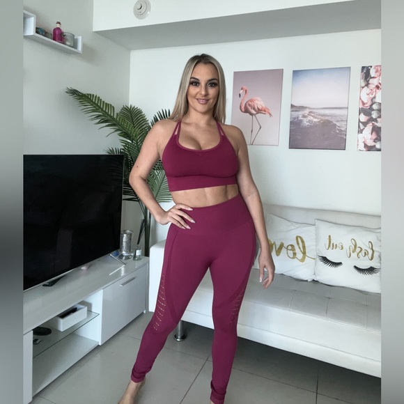 Workout leggings set top and red pants - Picture 2 of 10